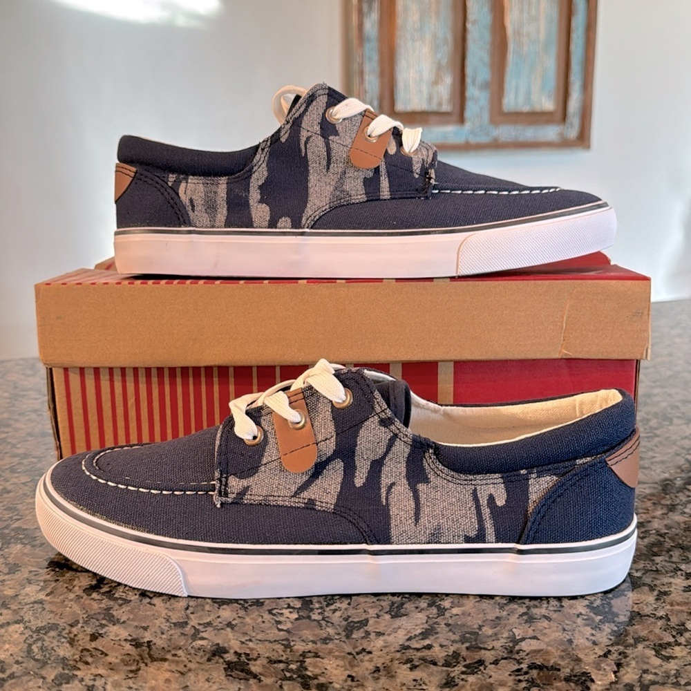 Unionbay men’s navy canvas sneakers NIB 9.5